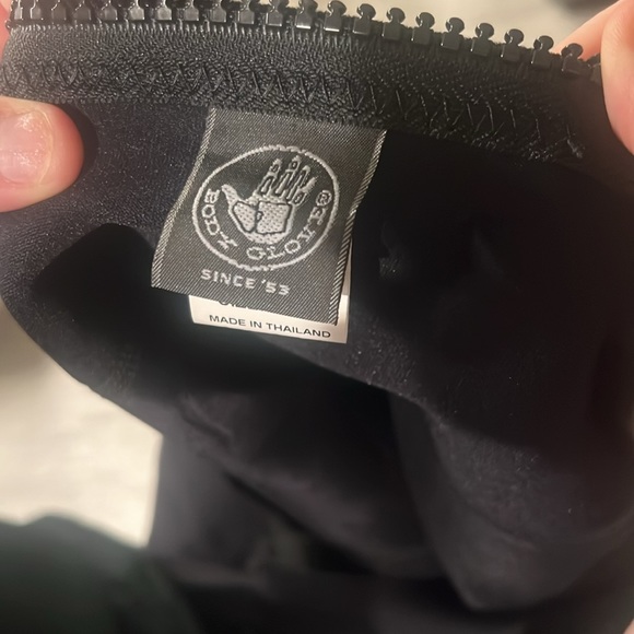 Black wetsuit - Picture 4 of 4